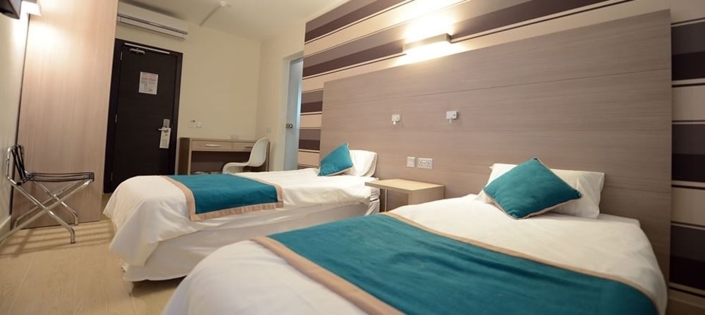 Day'S Inn Hotel And Residence Слима Экстерьер фото